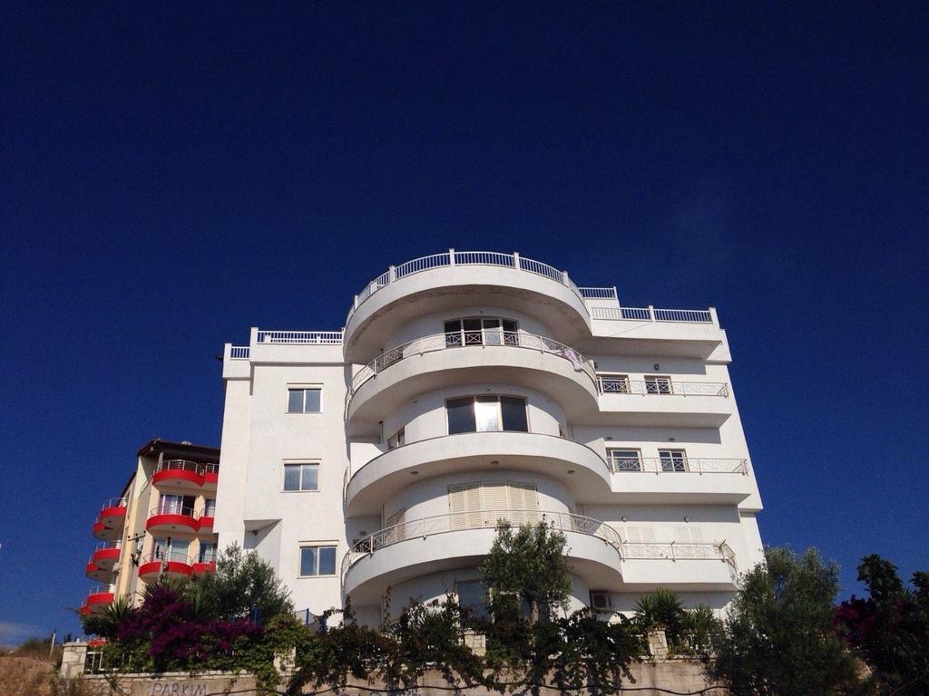 ساراندا Apartments On The Beach المظهر الخارجي الصورة