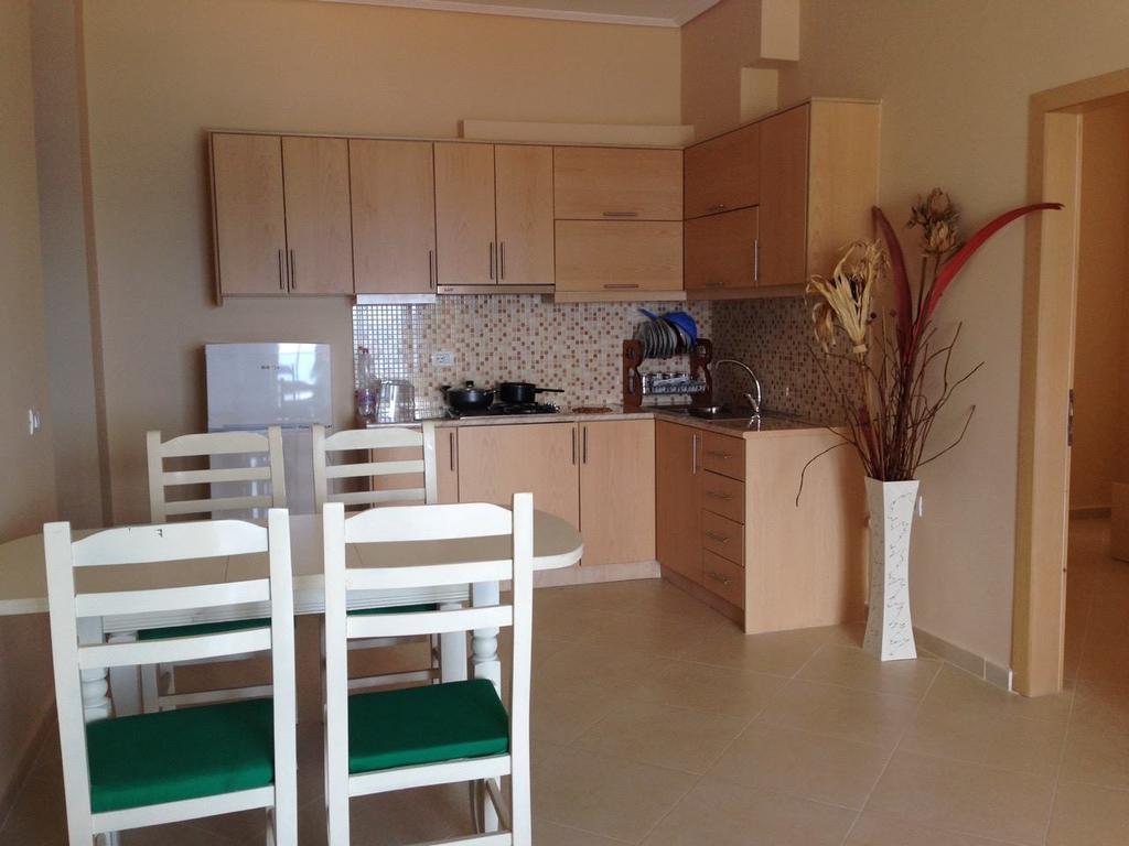 ساراندا Apartments On The Beach الغرفة الصورة