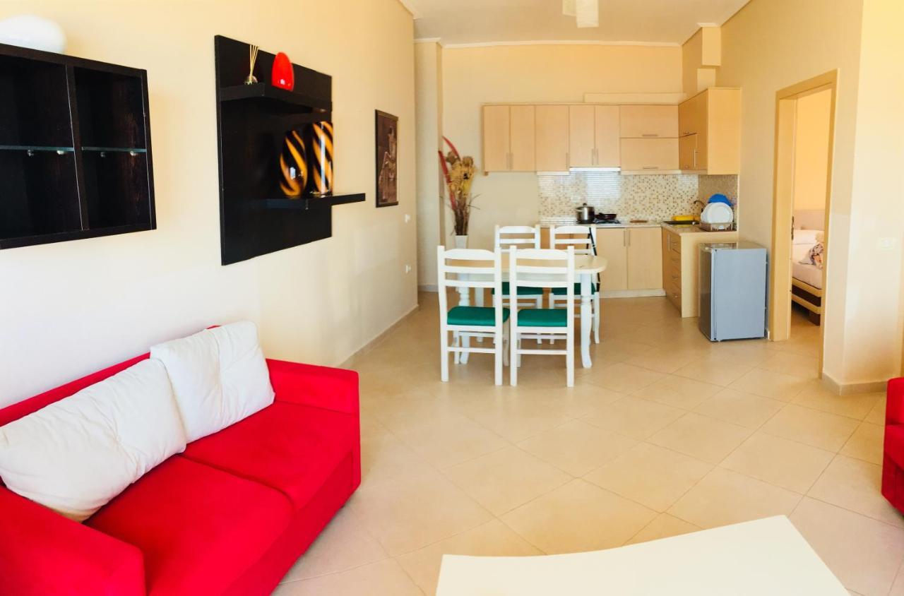 ساراندا Apartments On The Beach المظهر الخارجي الصورة